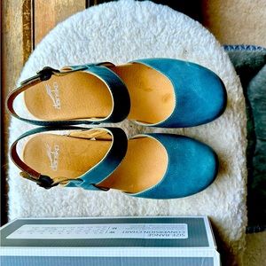 Dansko Sandal. Size 40. Super cute!